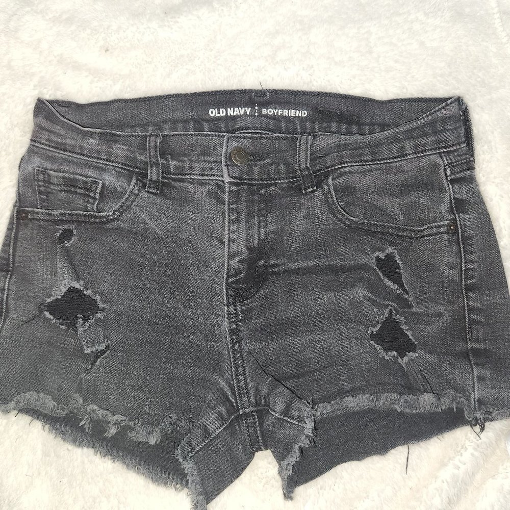 Saturday Special * $7* Old navy stylish Boyfriend jean shorts, size 4/ 28" waist